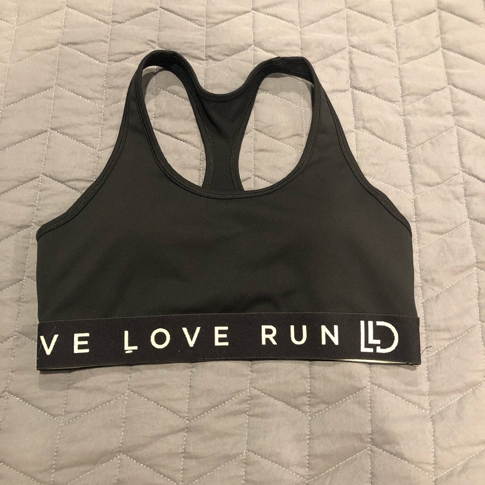 Black sports bra